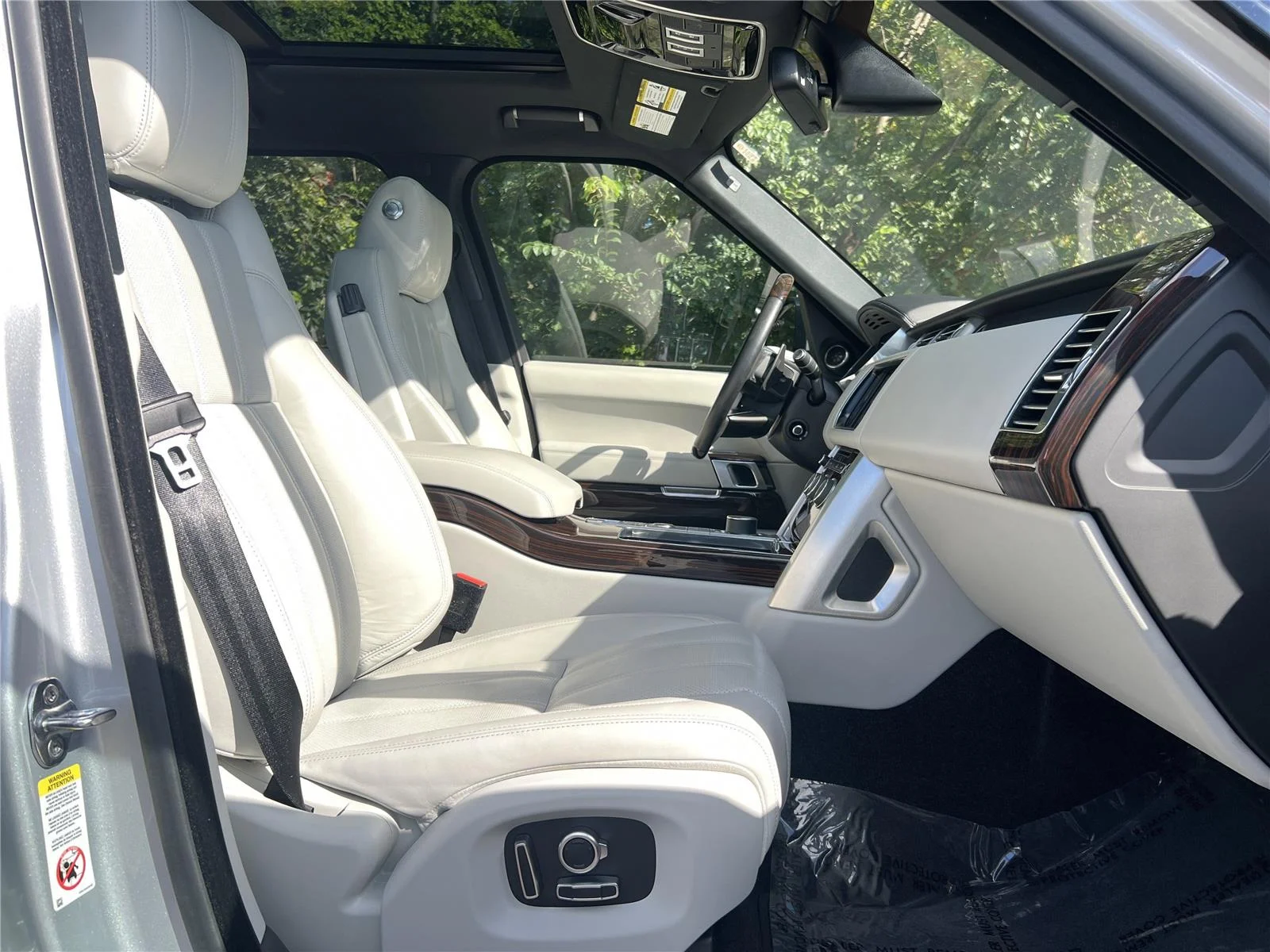 Used 2016 Indus Silver Land Rover Diesel HSE image 25