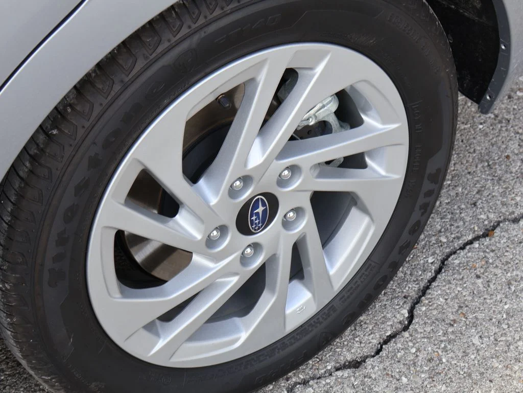Used 2024 Silver Subaru Base image 38