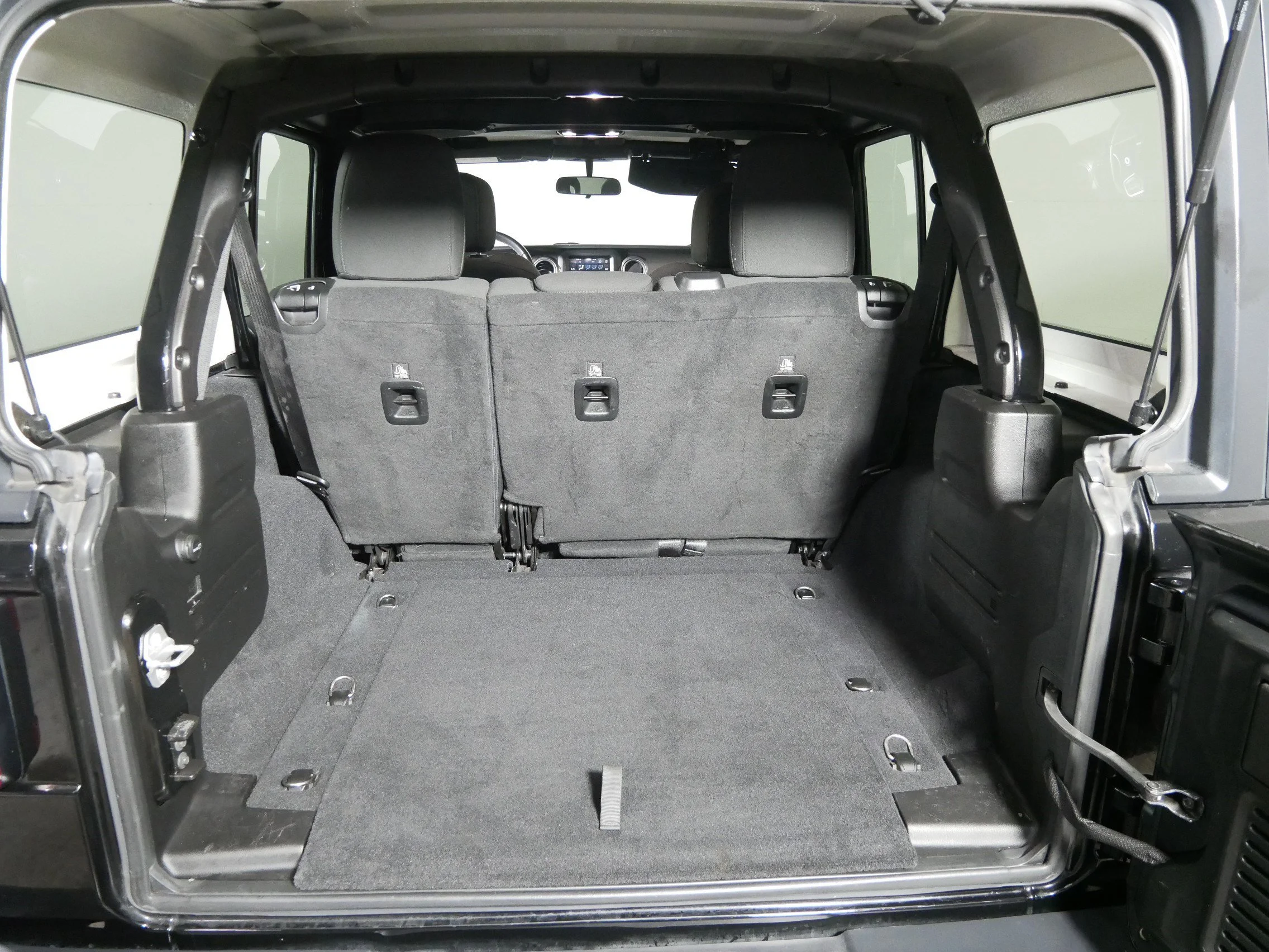Used 2019 Black Clearcoat Jeep Sahara image 18