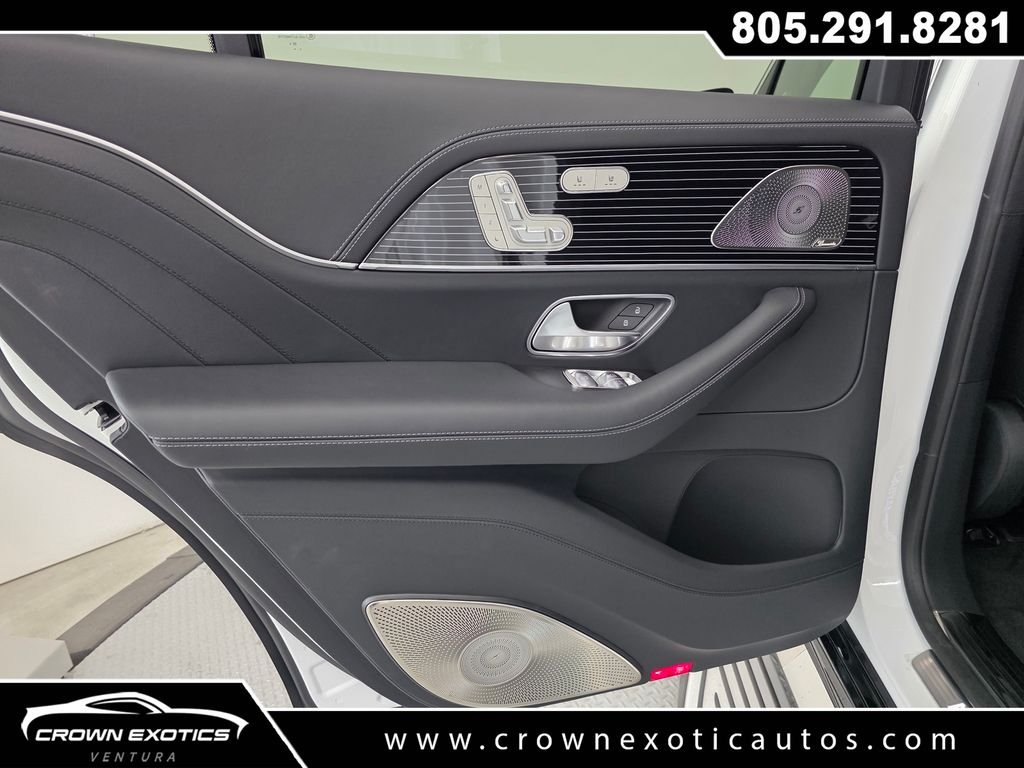 Used 2026  Mercedes-Benz Maybach GLS 600 image 31