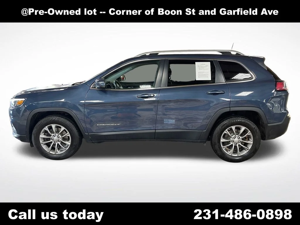 Used 2019 Blue Jeep Latitude Plus image 2