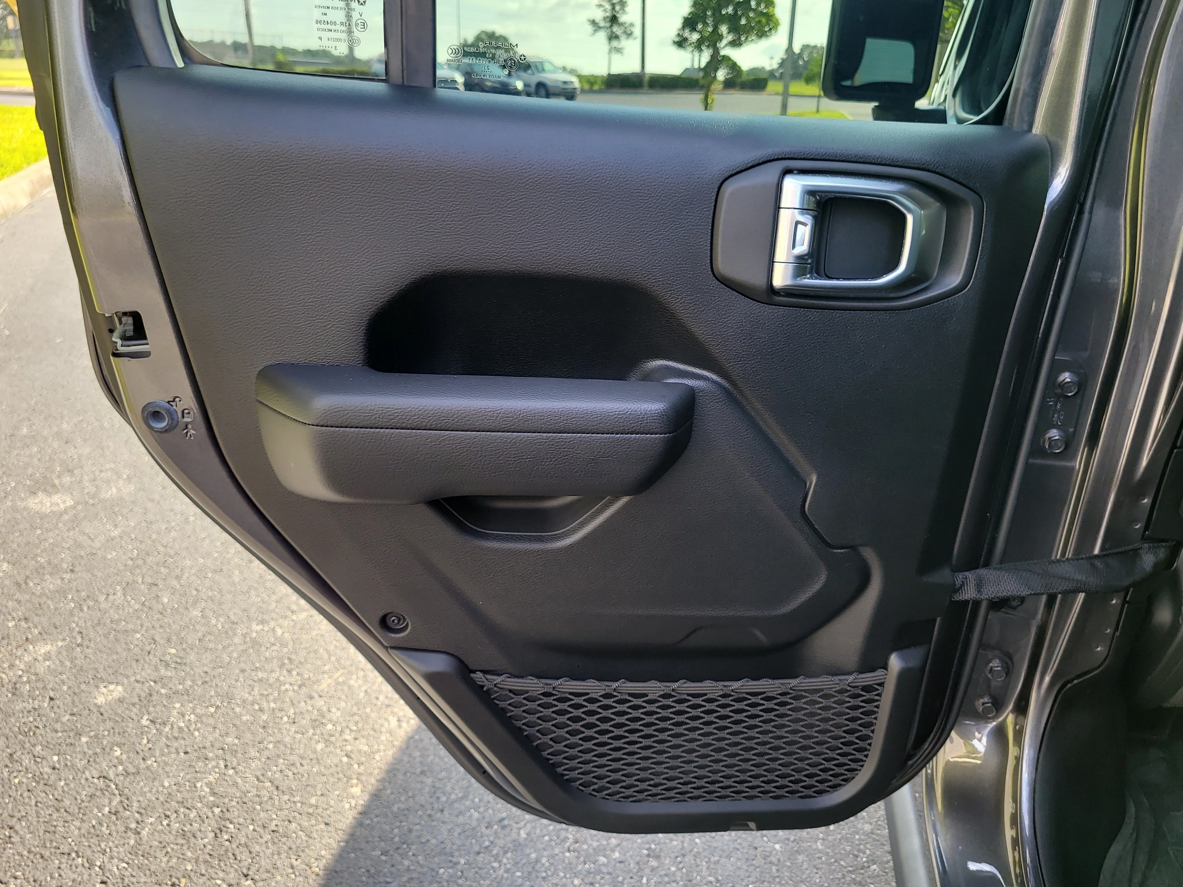Used 2023 Granite Crystal Metallic Clearcoat Jeep Sport S image 11
