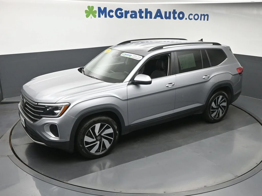 Used 2026 Silver Volkswagen SE w/Technology image 23