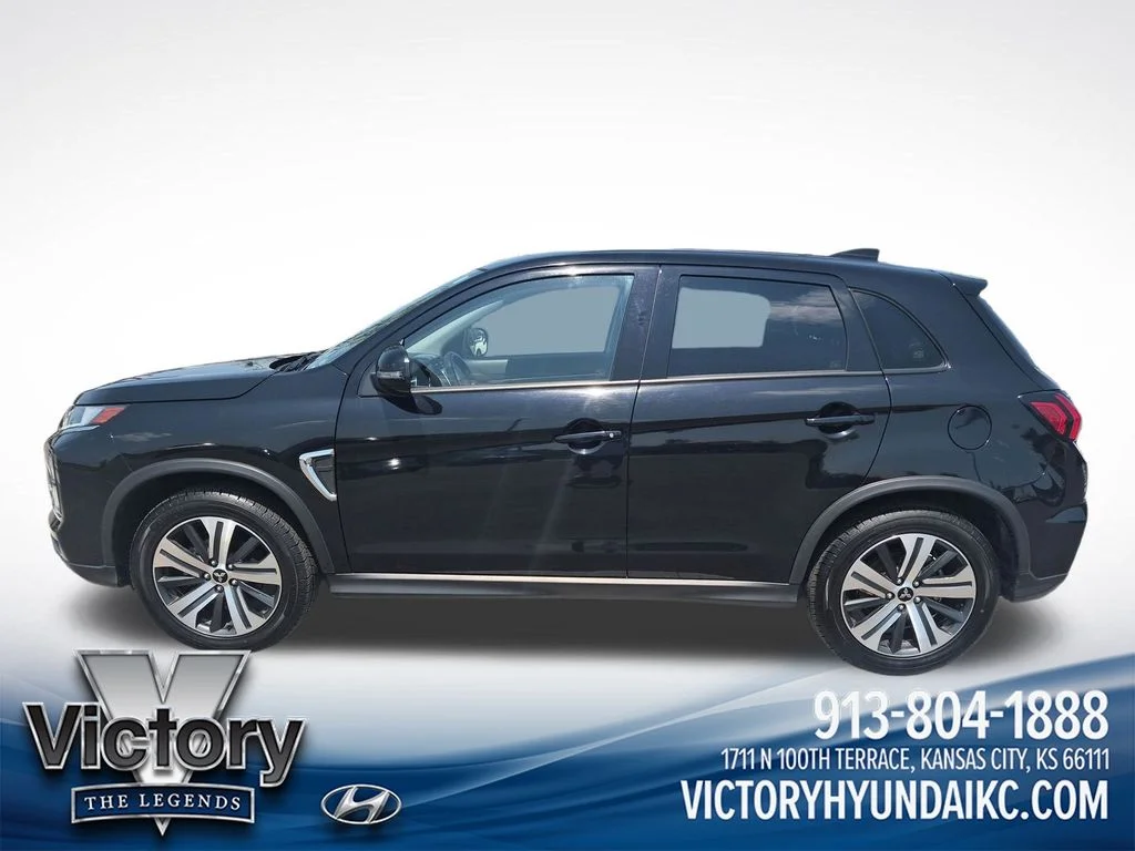 Used 2024  Mitsubishi 2.0 SE image 2