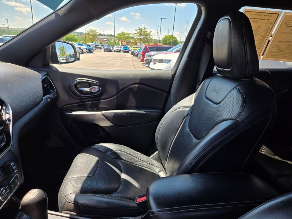 Used 2019 Red Jeep Limited image 29