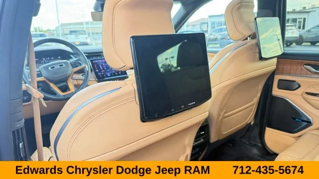 Used 2025 White Jeep Summit image 40