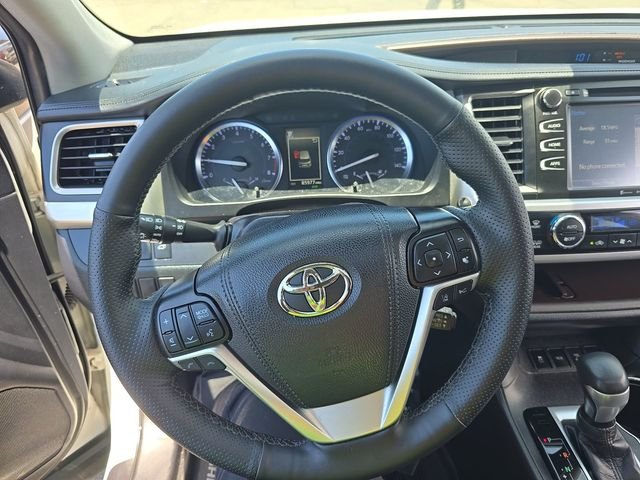 Used 2019 White Toyota XLE image 5