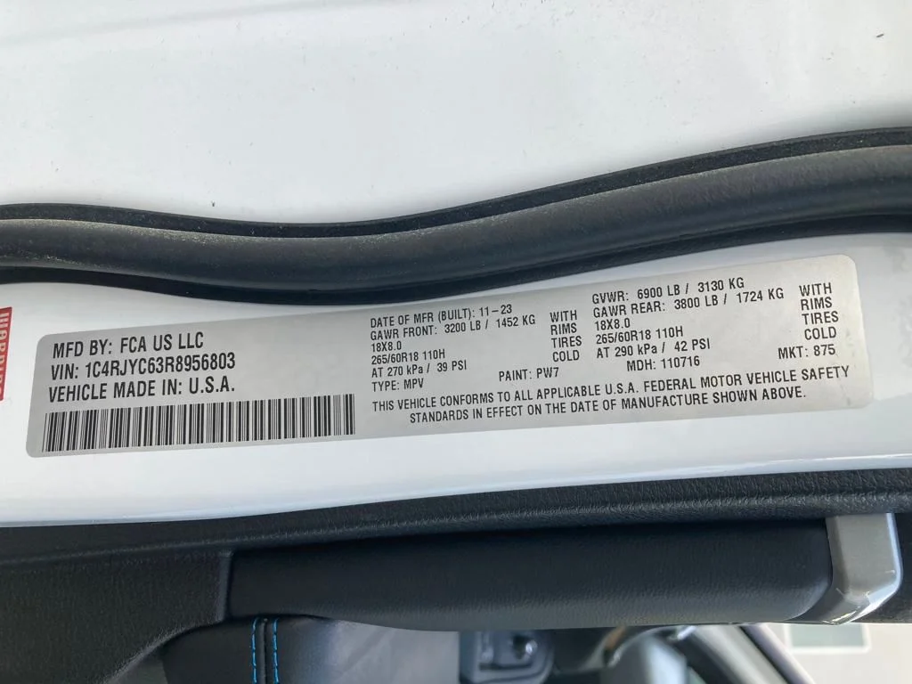 New 2024 Bright White Clear-Coat Exterior Paint Jeep Trailhawk 4xe image 30