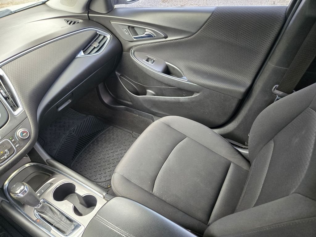 Used 2018 Silver Chevrolet LT image 19