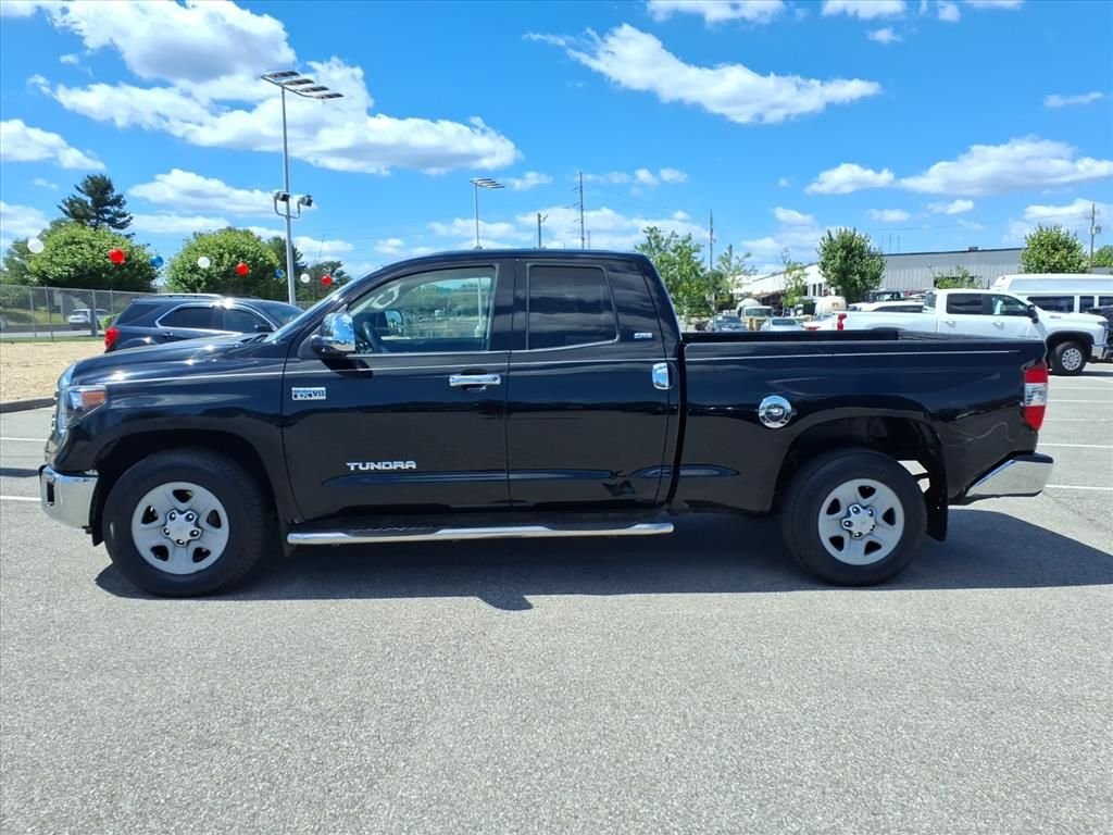 Used 2018 Black Toyota SR5 image 7