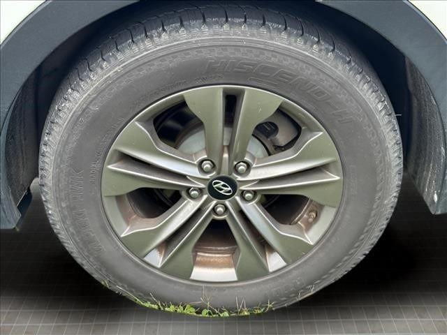 Used 2016 White Hyundai 2.4 Base image 21