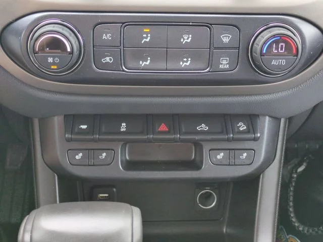 Used 2018 Black Chevrolet Z71 image 24