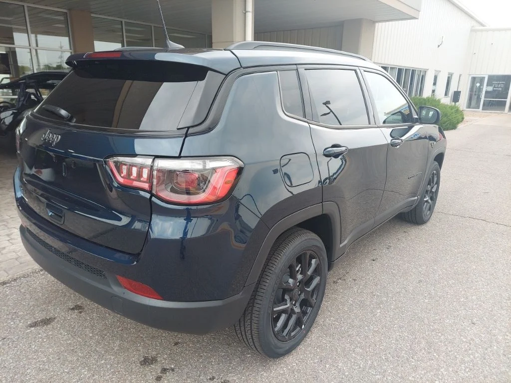 New 2026 Fathom Blue Pearl Coat Jeep Latitude image 7