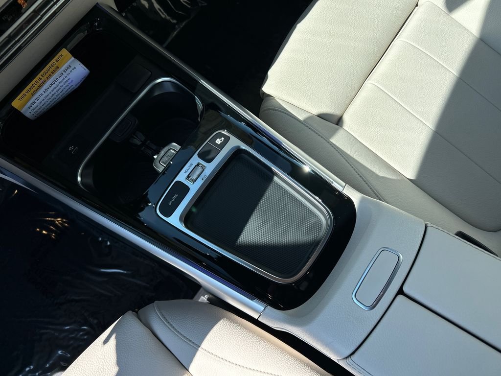 New 2026 Polar White Mercedes-Benz GLB 250 image 23