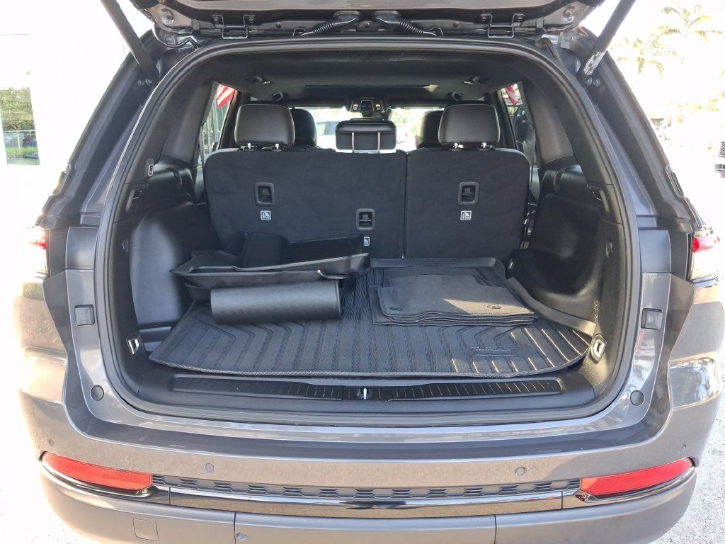 Used 2024 Gray Jeep Altitude X image 12