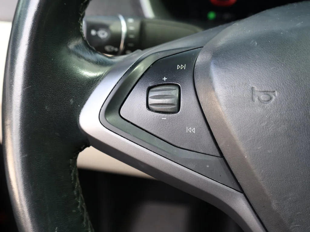 Used 2019 Red Tesla  image 40