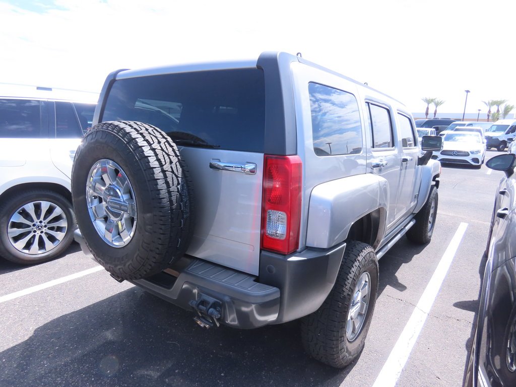 Used 2006 Boulder Gray Metallic Hummer Luxury image 3
