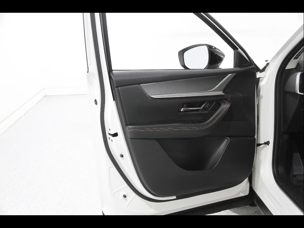 Certified Used 2025 Rhodium White Premium Mazda Premium image 4