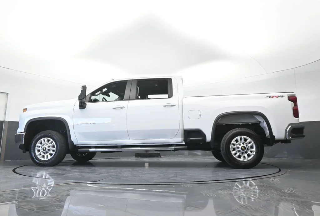 Used 2025 Summit White Chevrolet LT image 62