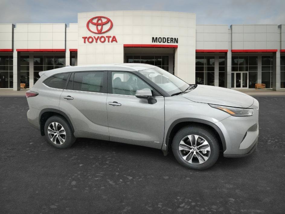 New 2026 Heavy Metallic Toyota Hybrid XLE image 2