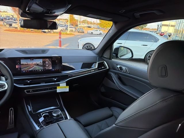 Used 2026 White BMW sDrive40i image 25