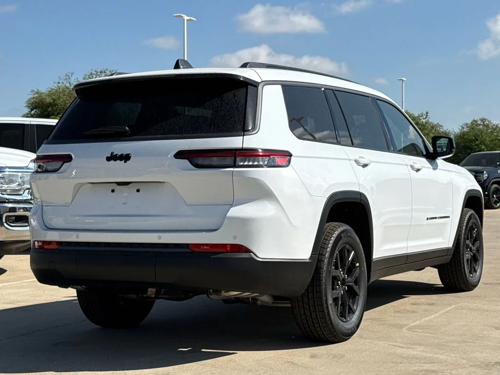 New 2026 Bright White Clear-Coat Exterior Paint Jeep Altitude image 7