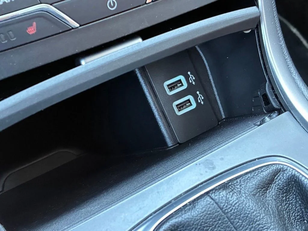 Used 2018 Shadow Black Ford SEL image 31