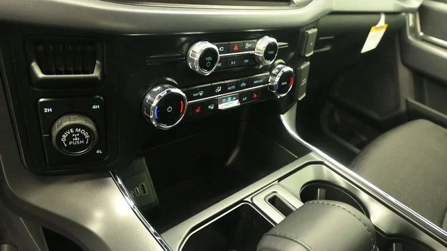 New 2026 Carbonized Gray Metallic Ford XLT image 17
