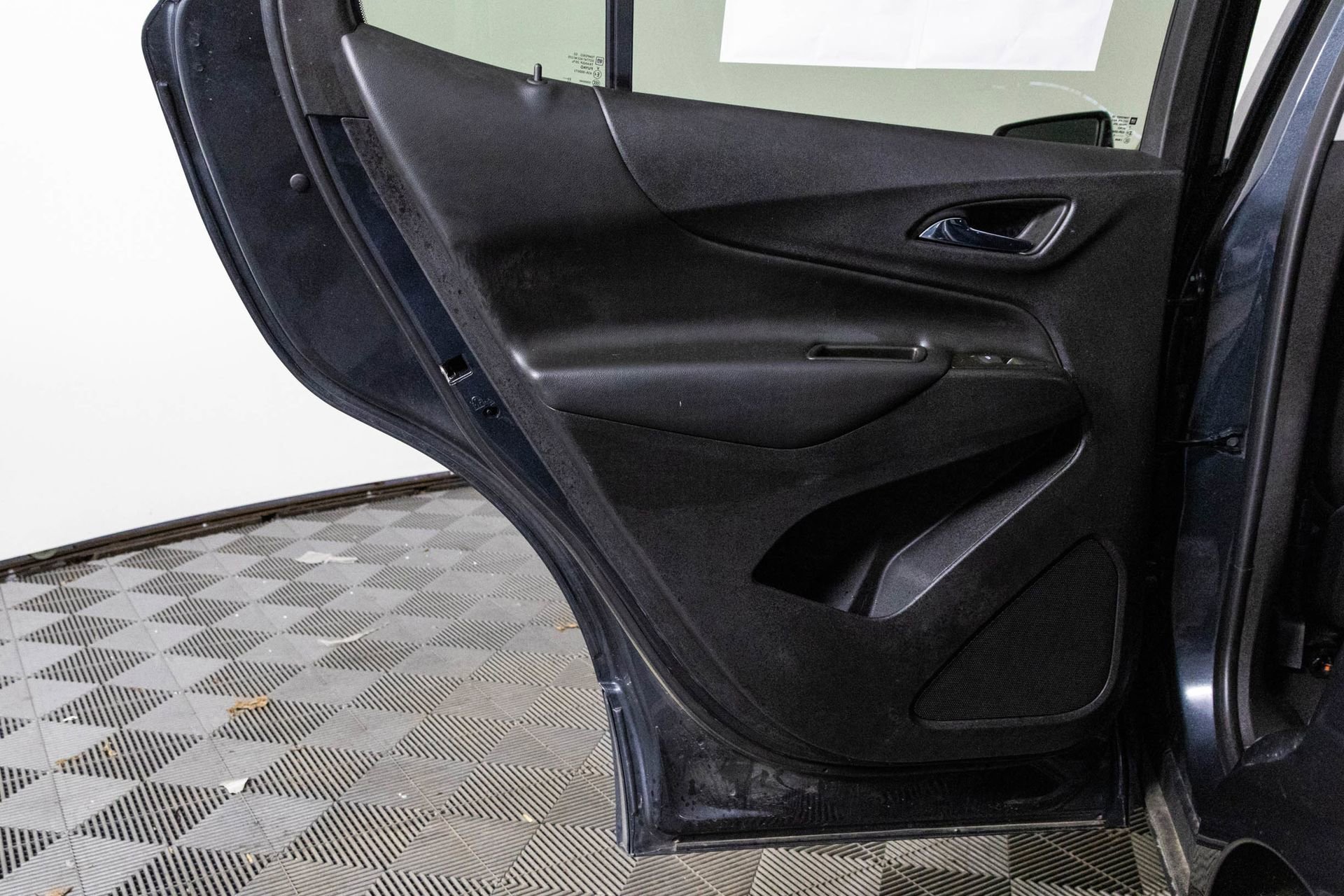 2023 CHEVROLET EQUINOX - Image 35