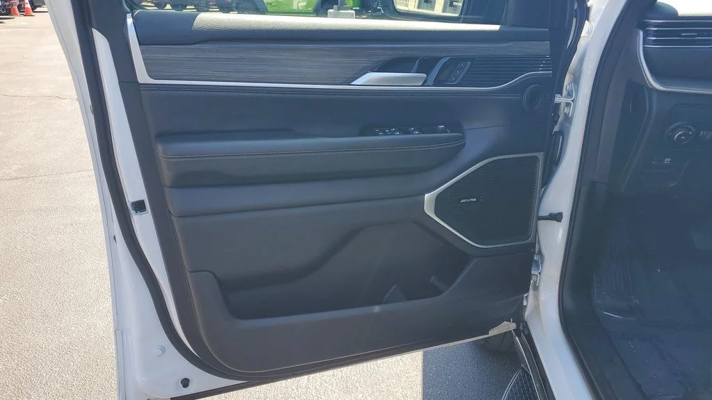 Used 2024 White Jeep Series II image 22