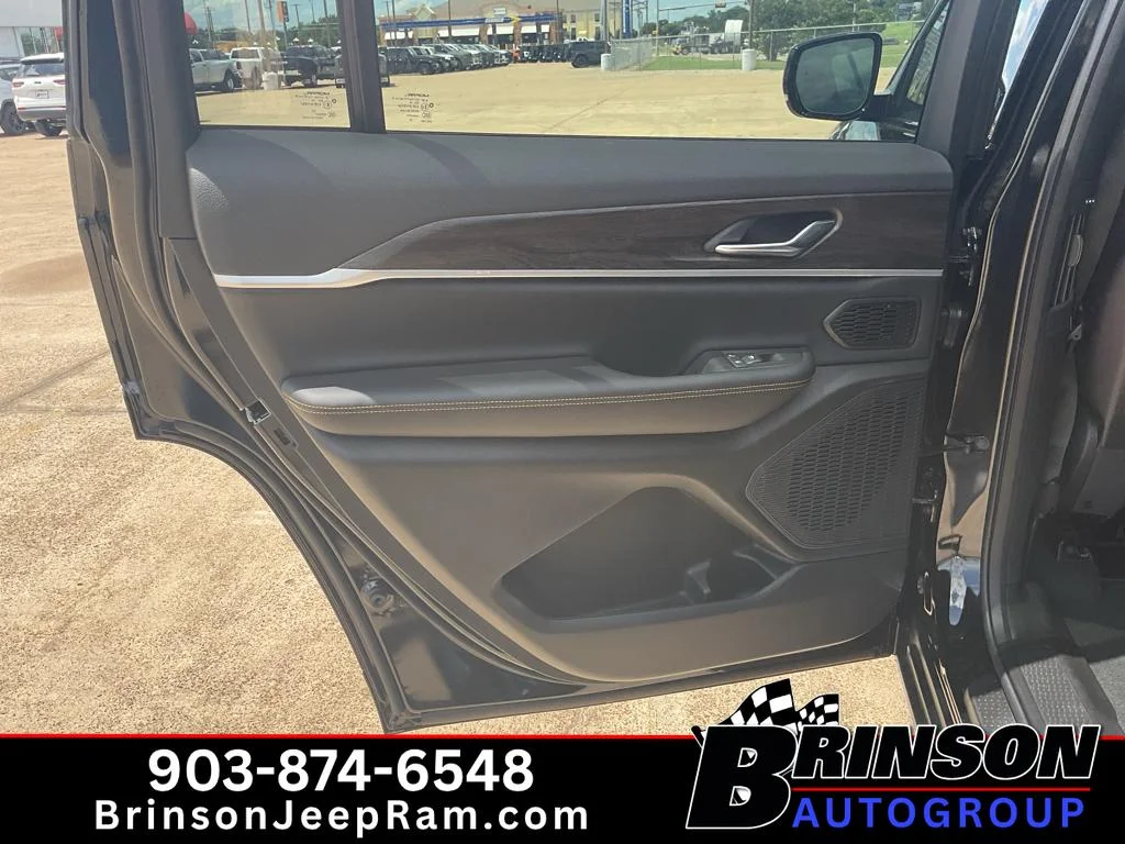 New 2026 Diamond Black Crystal Pearl-Coat Exterior Paint Jeep 85th Anniversary Edition image 7