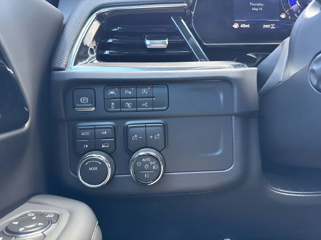 Used 2026 Polar White Tricoat Chevrolet Premier image 50