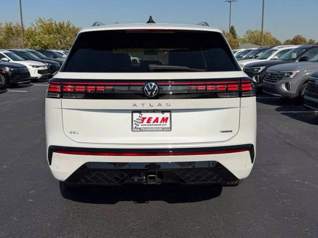 New 2027 Opal White Pearl Volkswagen 2.0T SEL image 5
