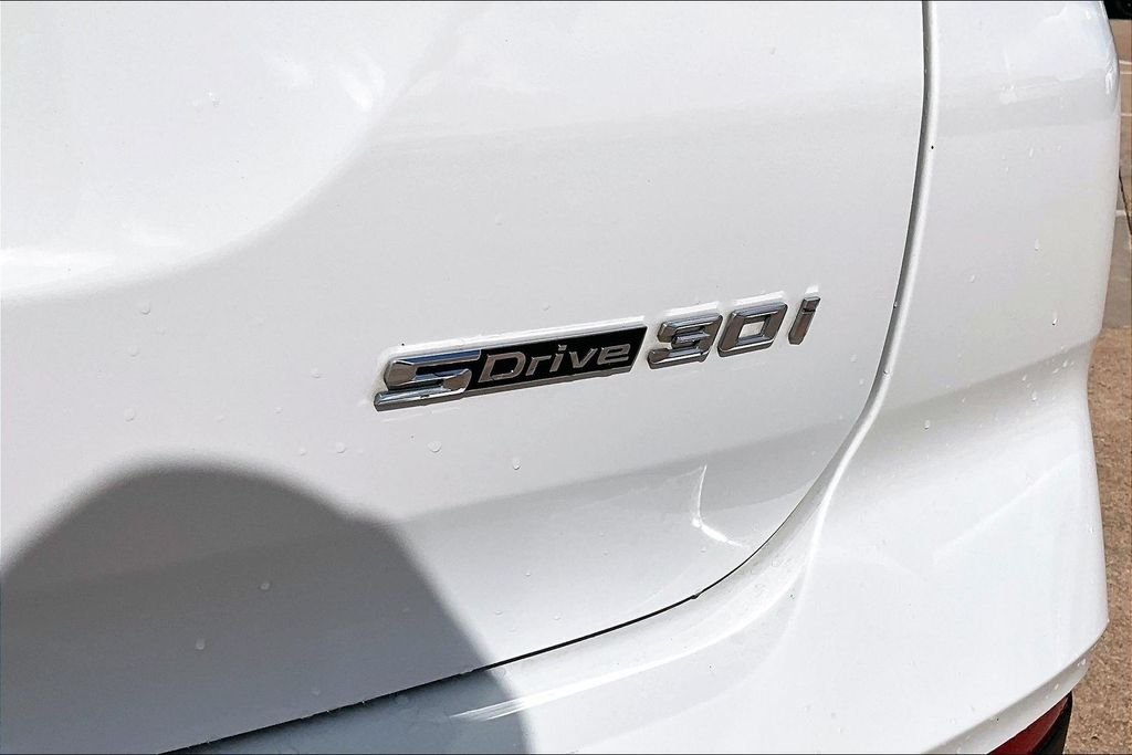 Used 2022 White BMW sDrive30i image 30