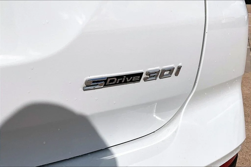 Used 2022 White BMW sDrive30i image 30