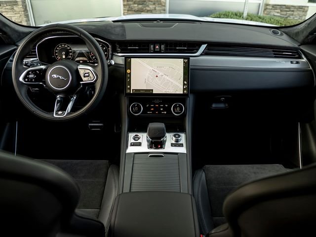 2026 Jaguar F-Pace SVR - Photo 19