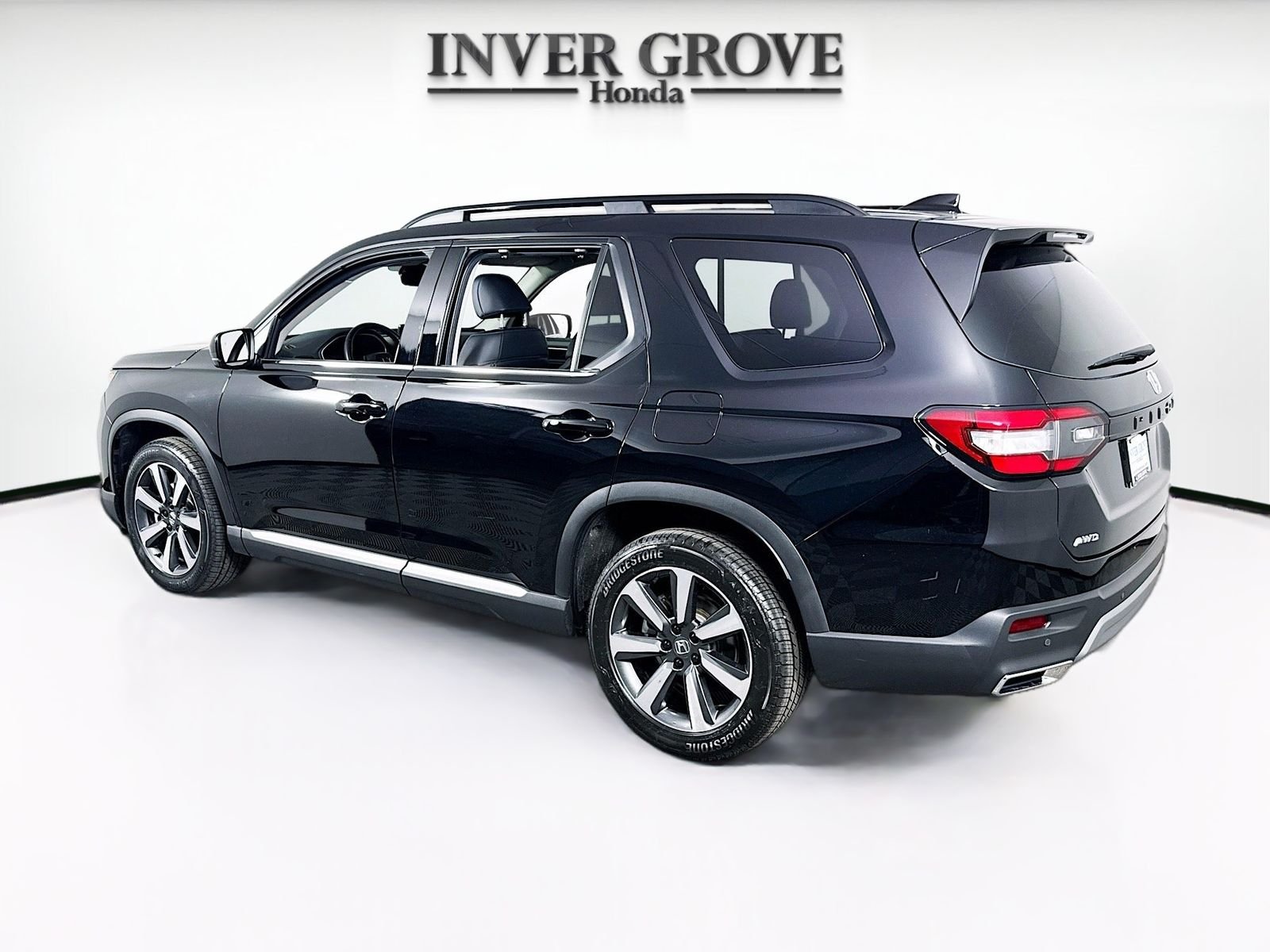 Used 2025 Crystal Black Pearl Honda Touring image 7