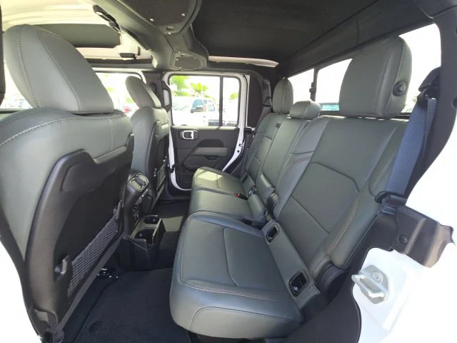 New 2026 Bright White Clear-Coat Exterior Paint Jeep Mojave image 17