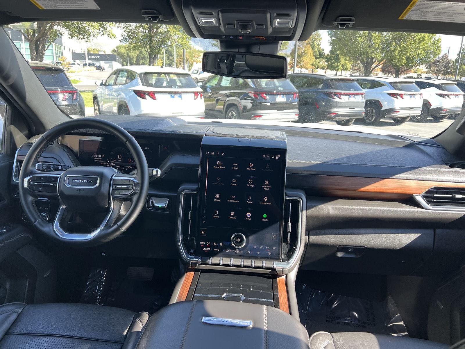 2025 GMC Yukon Denali - Photo 23