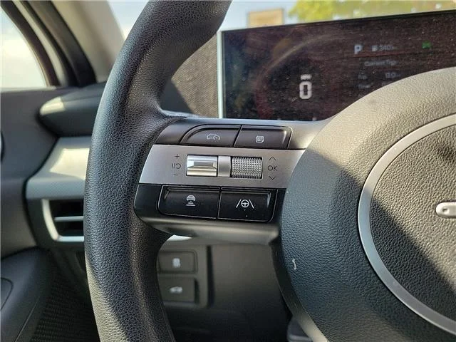 Used 2025 Aero Silver Hyundai SEL Front-Wheel Drive image 18