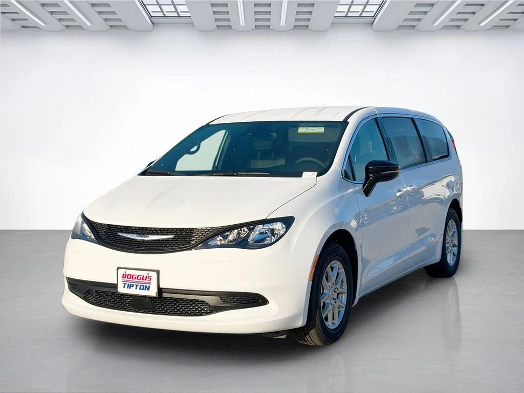 New 2026 Bright White Clear-Coat Exterior Paint Chrysler LX image 7