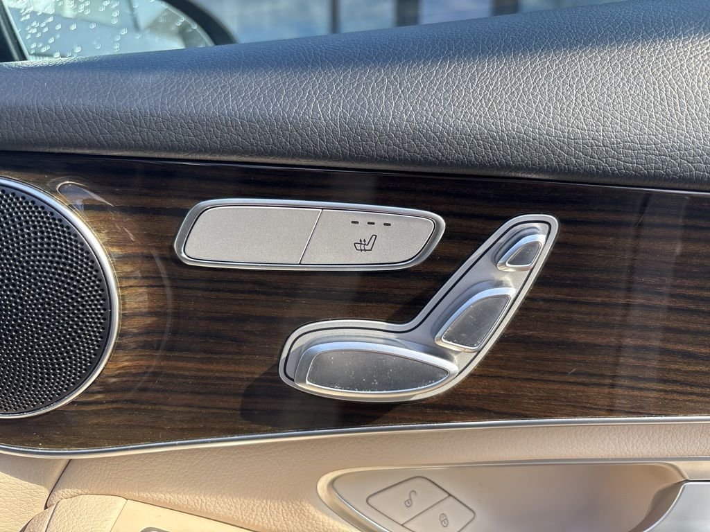 Used 2022 Mojave Silver Metallic Mercedes-Benz GLC 300 image 27