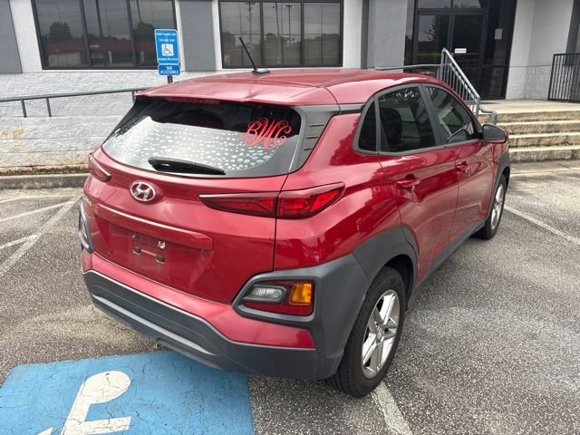 Used 2019 Red Hyundai SE image 4