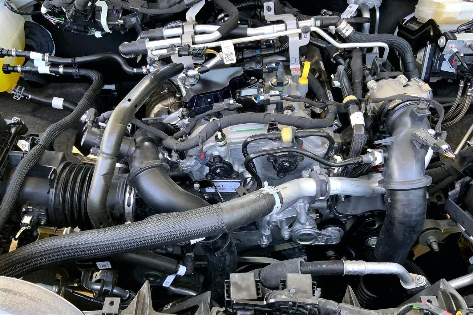 Used 2025 Oxford White Ford XLT image 31