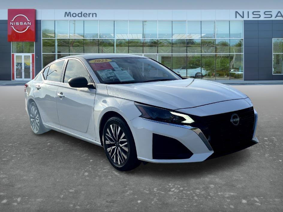 Used 2025 Glacier White Nissan SV image 3