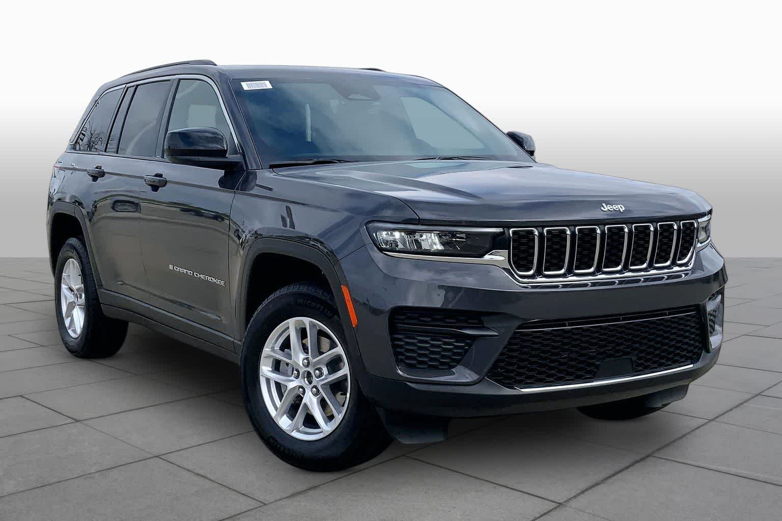 New 2026 Baltic Gray Metallic Clear-Coat Exterior Paint Jeep Laredo X image 2