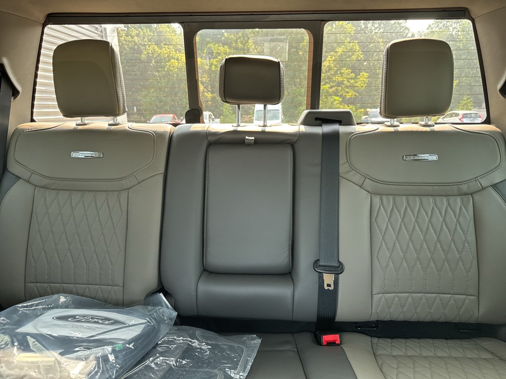 2025 Ford F-350 Super Duty Platinum - Photo 5