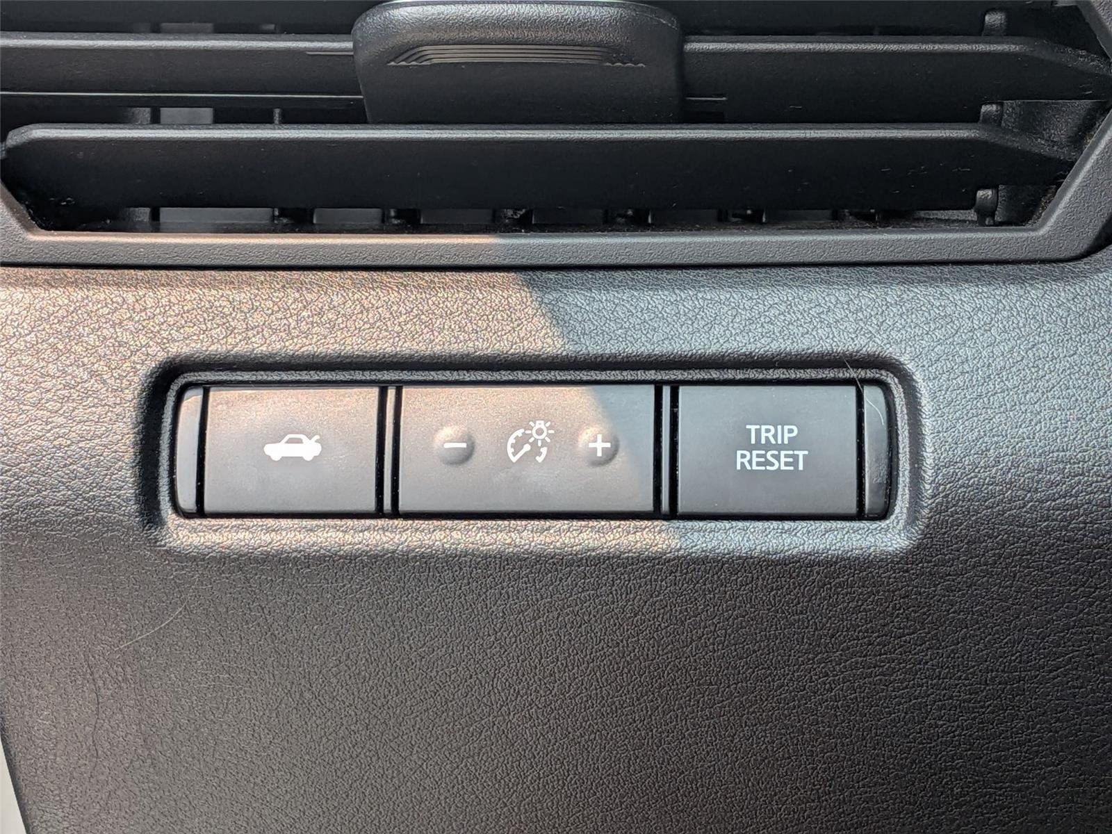 Used 2020 Pearl White Tricoat Nissan 2.5 SR image 22