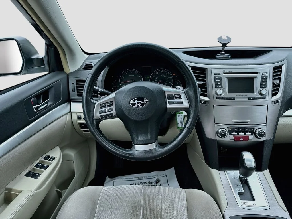 Used 2013 White Subaru 2.5i image 26