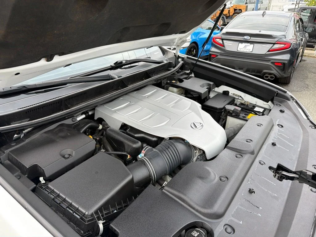 Used 2021 White Lexus 460 image 42